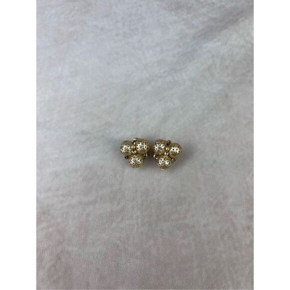 Vintage 1970s Clip On Earrings Gold Tone Made in Hong Kong - Picture 1 of 5